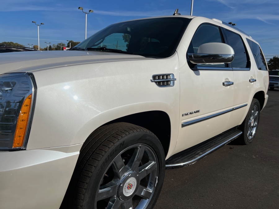 Used Cadillac Escalade AWD 4dr Luxury 2013 | Marsh Auto Sales LLC. Ortonville, Michigan Used Cadillac Escalade AWD 4dr Luxury 2013 | Marsh Auto Sales LLC. Ortonville, Michigan