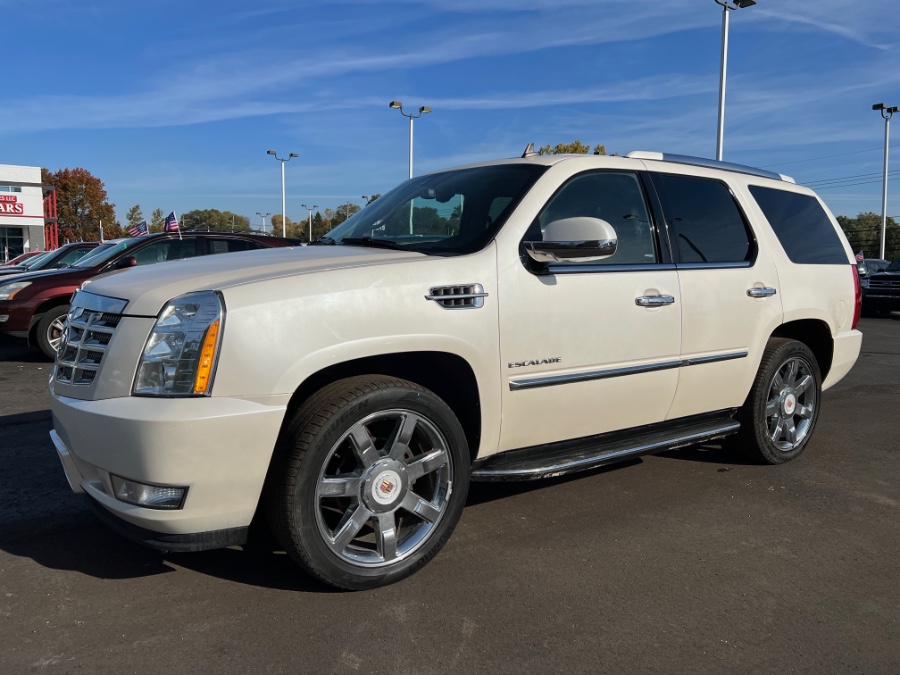 Used Cadillac Escalade AWD 4dr Luxury 2013 | Marsh Auto Sales LLC. Ortonville, Michigan Used Cadillac Escalade AWD 4dr Luxury 2013 | Marsh Auto Sales LLC. Ortonville, Michigan