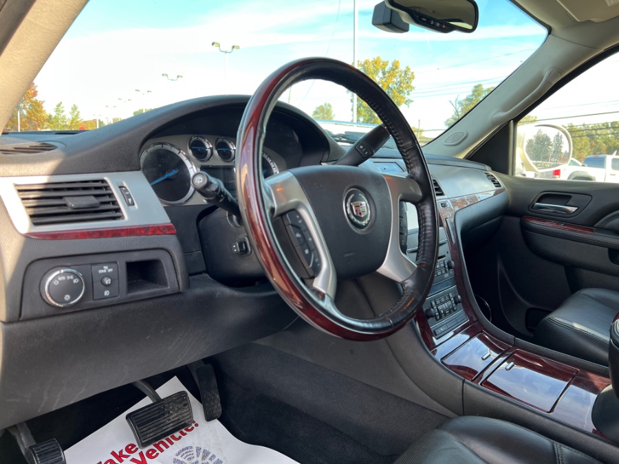 Used Cadillac Escalade AWD 4dr Luxury 2013 | Marsh Auto Sales LLC. Ortonville, Michigan Used Cadillac Escalade AWD 4dr Luxury 2013 | Marsh Auto Sales LLC. Ortonville, Michigan