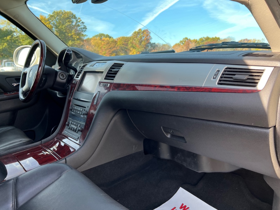 Used Cadillac Escalade AWD 4dr Luxury 2013 | Marsh Auto Sales LLC. Ortonville, Michigan Used Cadillac Escalade AWD 4dr Luxury 2013 | Marsh Auto Sales LLC. Ortonville, Michigan