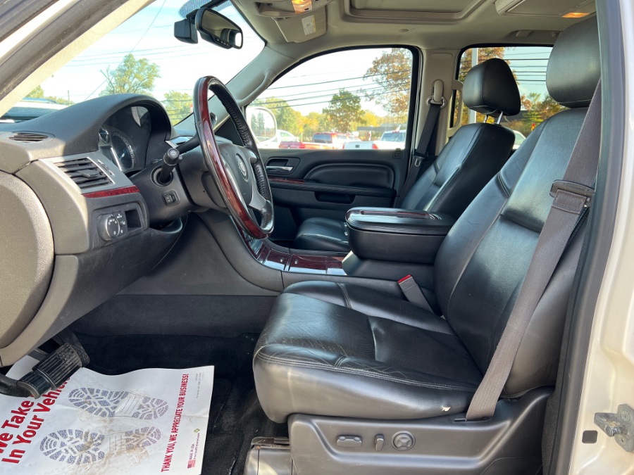 Used Cadillac Escalade AWD 4dr Luxury 2013 | Marsh Auto Sales LLC. Ortonville, Michigan Used Cadillac Escalade AWD 4dr Luxury 2013 | Marsh Auto Sales LLC. Ortonville, Michigan