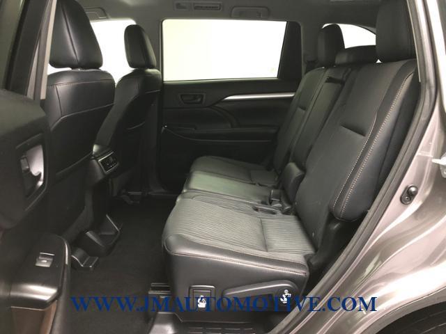 2016 Toyota Highlander AWD 4dr V6 LE, available for sale in Naugatuck, Connecticut | J&M Automotive Sls&Svc LLC. Naugatuck, Connecticut 2016 Toyota Highlander AWD 4dr V6 LE, available for sale in Naugatuck, Connecticut | J&M Automotive Sls&Svc LLC. Naugatuck, Connecticut