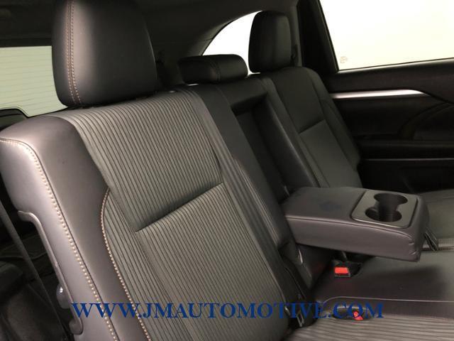 2016 Toyota Highlander AWD 4dr V6 LE, available for sale in Naugatuck, Connecticut | J&M Automotive Sls&Svc LLC. Naugatuck, Connecticut 2016 Toyota Highlander AWD 4dr V6 LE, available for sale in Naugatuck, Connecticut | J&M Automotive Sls&Svc LLC. Naugatuck, Connecticut