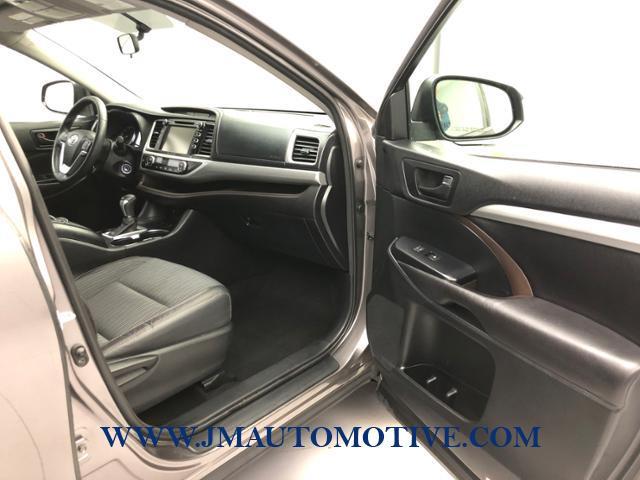 2016 Toyota Highlander AWD 4dr V6 LE, available for sale in Naugatuck, Connecticut | J&M Automotive Sls&Svc LLC. Naugatuck, Connecticut 2016 Toyota Highlander AWD 4dr V6 LE, available for sale in Naugatuck, Connecticut | J&M Automotive Sls&Svc LLC. Naugatuck, Connecticut
