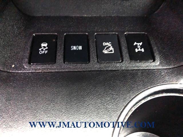 2016 Toyota Highlander AWD 4dr V6 LE, available for sale in Naugatuck, Connecticut | J&M Automotive Sls&Svc LLC. Naugatuck, Connecticut 2016 Toyota Highlander AWD 4dr V6 LE, available for sale in Naugatuck, Connecticut | J&M Automotive Sls&Svc LLC. Naugatuck, Connecticut