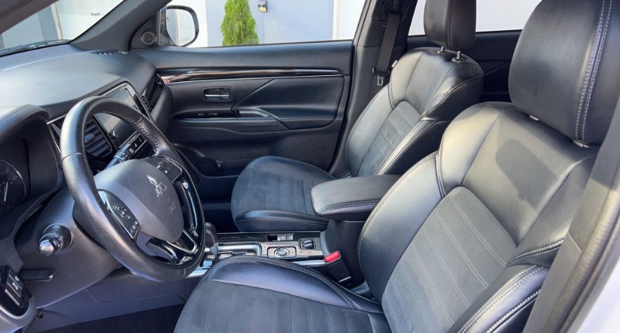 Used Mitsubishi Outlander LE S-AWC 2019 | West End Automotive Center. Waterbury, Connecticut Used Mitsubishi Outlander LE S-AWC 2019 | West End Automotive Center. Waterbury, Connecticut