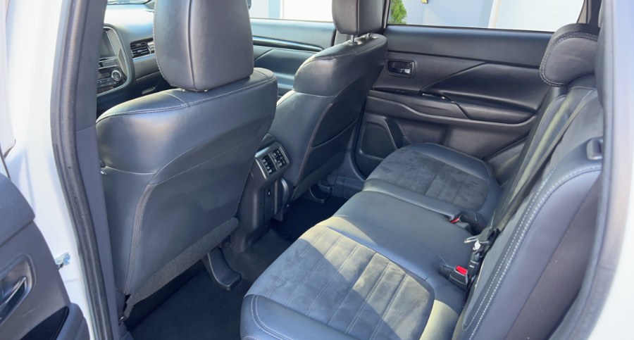 Used Mitsubishi Outlander LE S-AWC 2019 | West End Automotive Center. Waterbury, Connecticut Used Mitsubishi Outlander LE S-AWC 2019 | West End Automotive Center. Waterbury, Connecticut