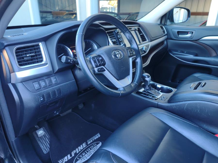 2018 Toyota Highlander XLE V6 AWD (Natl), available for sale in Wantagh, New York | Alpine Motors Inc. Wantagh, New York 2018 Toyota Highlander XLE V6 AWD (Natl), available for sale in Wantagh, New York | Alpine Motors Inc. Wantagh, New York
