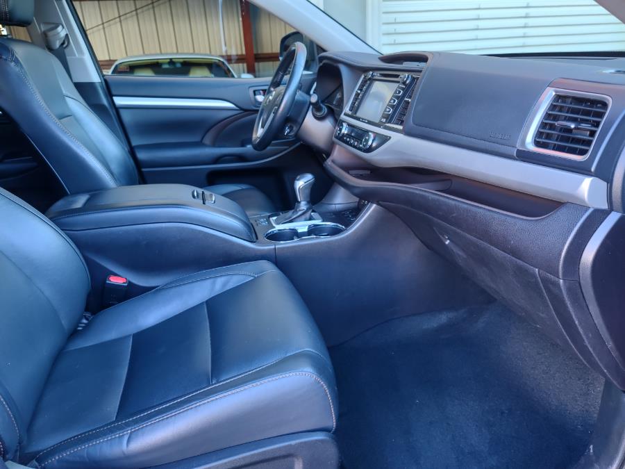 2018 Toyota Highlander XLE V6 AWD (Natl), available for sale in Wantagh, New York | Alpine Motors Inc. Wantagh, New York 2018 Toyota Highlander XLE V6 AWD (Natl), available for sale in Wantagh, New York | Alpine Motors Inc. Wantagh, New York