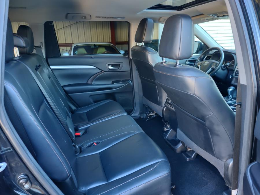 2018 Toyota Highlander XLE V6 AWD (Natl), available for sale in Wantagh, New York | Alpine Motors Inc. Wantagh, New York 2018 Toyota Highlander XLE V6 AWD (Natl), available for sale in Wantagh, New York | Alpine Motors Inc. Wantagh, New York