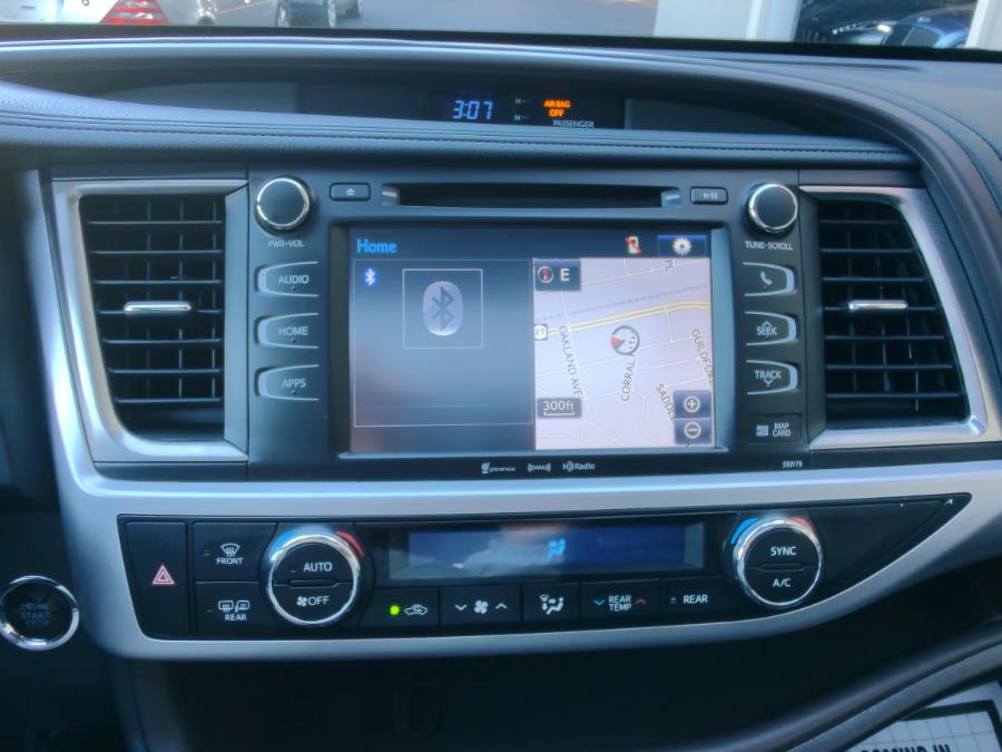 2018 Toyota Highlander XLE V6 AWD (Natl), available for sale in Wantagh, New York | Alpine Motors Inc. Wantagh, New York 2018 Toyota Highlander XLE V6 AWD (Natl), available for sale in Wantagh, New York | Alpine Motors Inc. Wantagh, New York