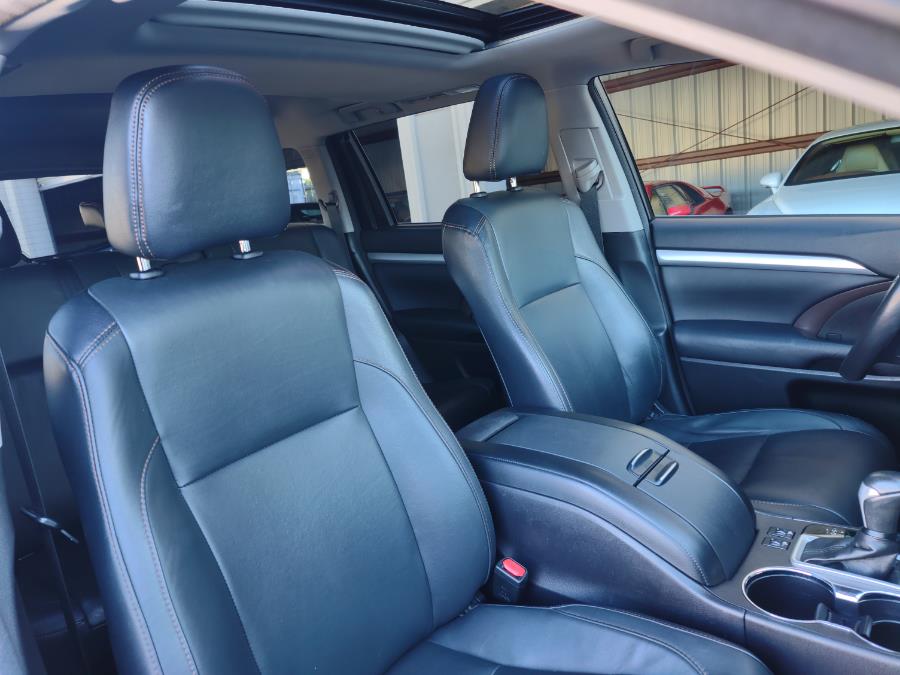 2018 Toyota Highlander XLE V6 AWD (Natl), available for sale in Wantagh, New York | Alpine Motors Inc. Wantagh, New York 2018 Toyota Highlander XLE V6 AWD (Natl), available for sale in Wantagh, New York | Alpine Motors Inc. Wantagh, New York