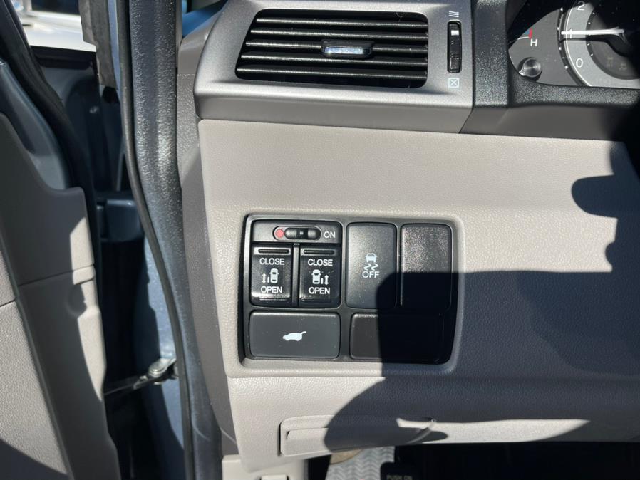 2012 Honda Odyssey 5dr EX-L w/Navi, available for sale in South Windsor, Connecticut | Mike And Tony Auto Sales, Inc. South Windsor, Connecticut 2012 Honda Odyssey 5dr EX-L w/Navi, available for sale in South Windsor, Connecticut | Mike And Tony Auto Sales, Inc. South Windsor, Connecticut