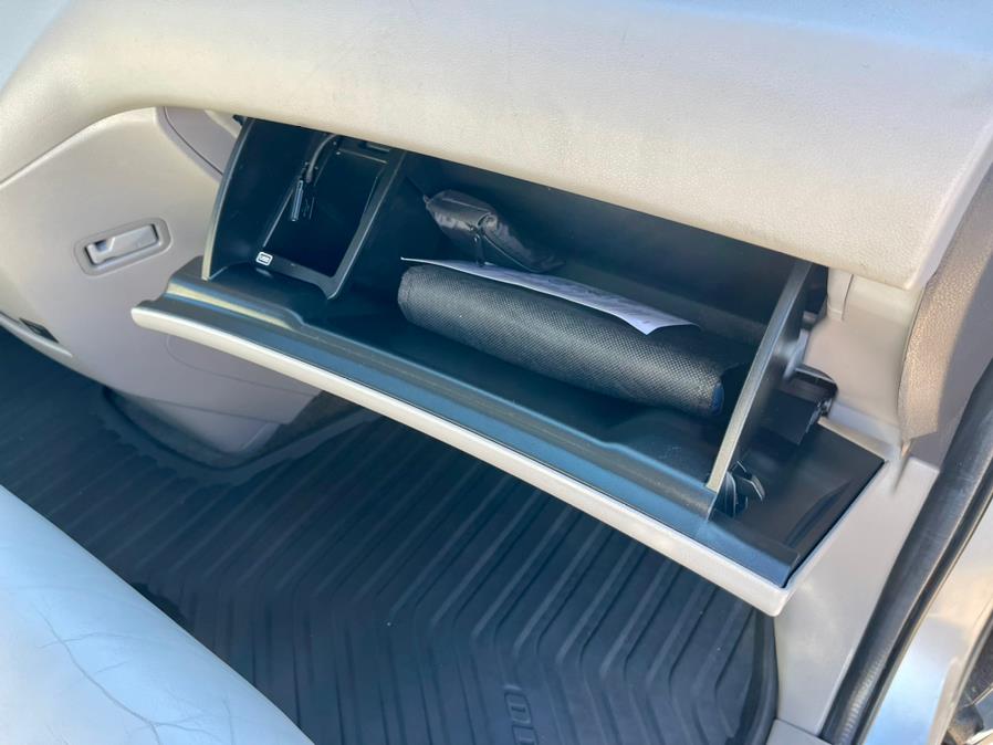 2012 Honda Odyssey 5dr EX-L w/Navi, available for sale in South Windsor, Connecticut | Mike And Tony Auto Sales, Inc. South Windsor, Connecticut 2012 Honda Odyssey 5dr EX-L w/Navi, available for sale in South Windsor, Connecticut | Mike And Tony Auto Sales, Inc. South Windsor, Connecticut