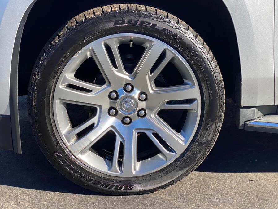 Used Cadillac Escalade 4WD 4dr Luxury 2015 | Lava Motors 2 Inc. Canton, Connecticut Used Cadillac Escalade 4WD 4dr Luxury 2015 | Lava Motors 2 Inc. Canton, Connecticut