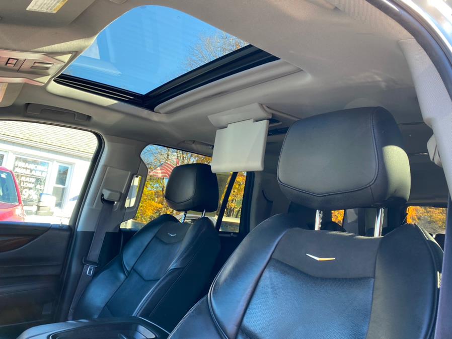 Used Cadillac Escalade 4WD 4dr Luxury 2015 | Lava Motors 2 Inc. Canton, Connecticut Used Cadillac Escalade 4WD 4dr Luxury 2015 | Lava Motors 2 Inc. Canton, Connecticut
