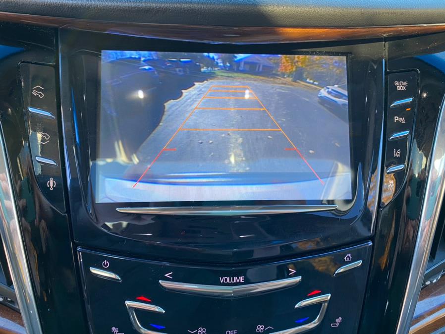 Used Cadillac Escalade 4WD 4dr Luxury 2015 | Lava Motors 2 Inc. Canton, Connecticut Used Cadillac Escalade 4WD 4dr Luxury 2015 | Lava Motors 2 Inc. Canton, Connecticut