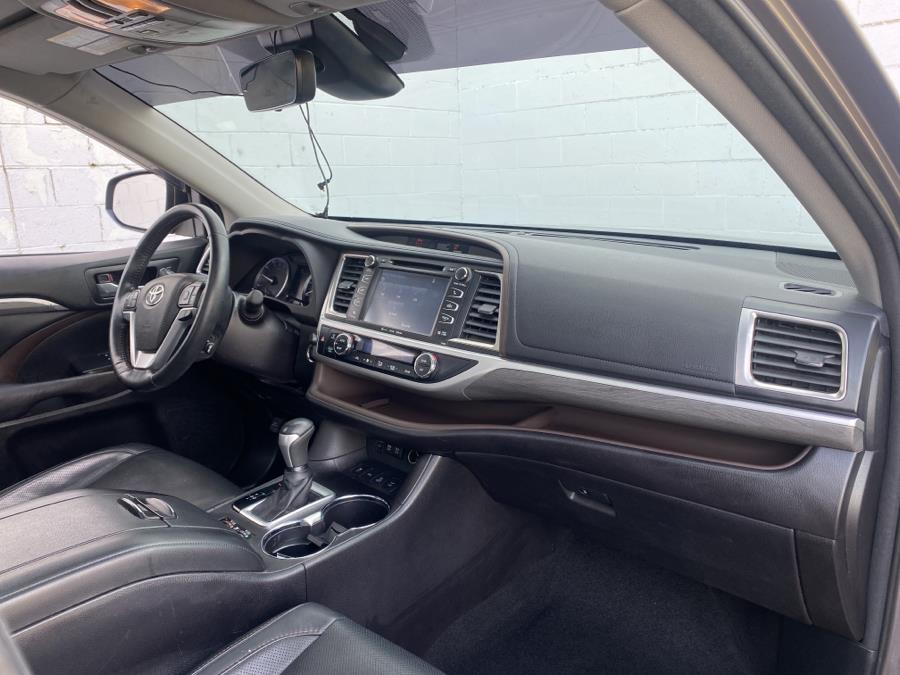 Used Toyota Highlander Limited V6 AWD (Natl) 2017 | Dealertown Auto Wholesalers. Milford, Connecticut Used Toyota Highlander Limited V6 AWD (Natl) 2017 | Dealertown Auto Wholesalers. Milford, Connecticut