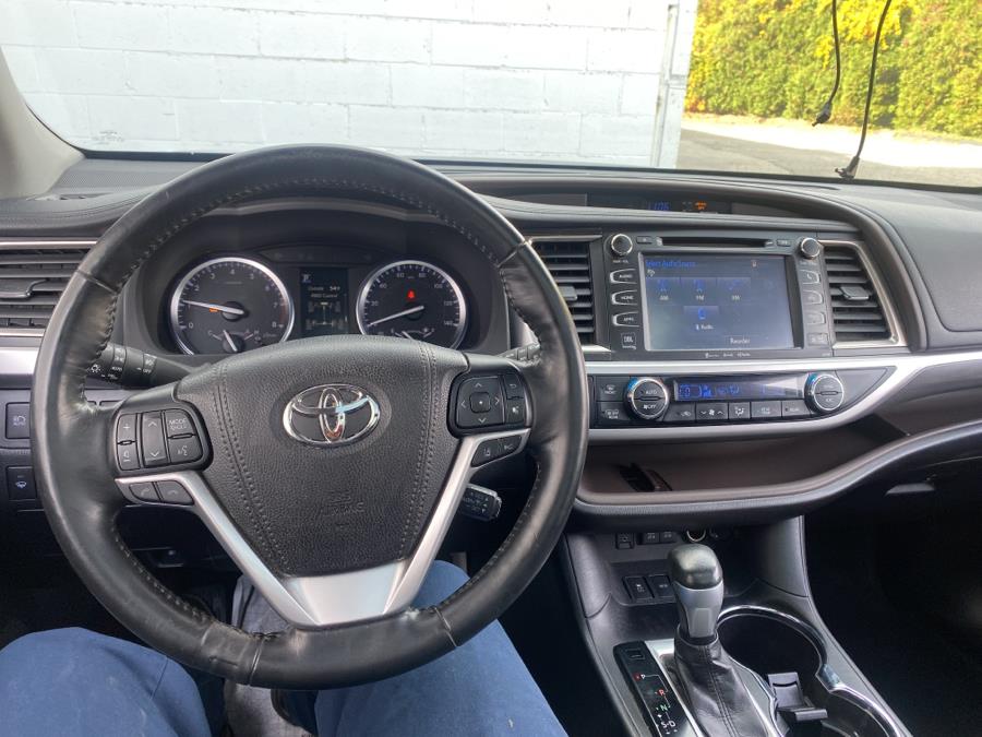 Used Toyota Highlander Limited V6 AWD (Natl) 2017 | Dealertown Auto Wholesalers. Milford, Connecticut Used Toyota Highlander Limited V6 AWD (Natl) 2017 | Dealertown Auto Wholesalers. Milford, Connecticut