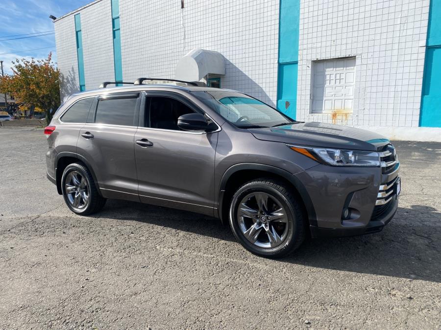 Used Toyota Highlander Limited V6 AWD (Natl) 2017 | Dealertown Auto Wholesalers. Milford, Connecticut Used Toyota Highlander Limited V6 AWD (Natl) 2017 | Dealertown Auto Wholesalers. Milford, Connecticut