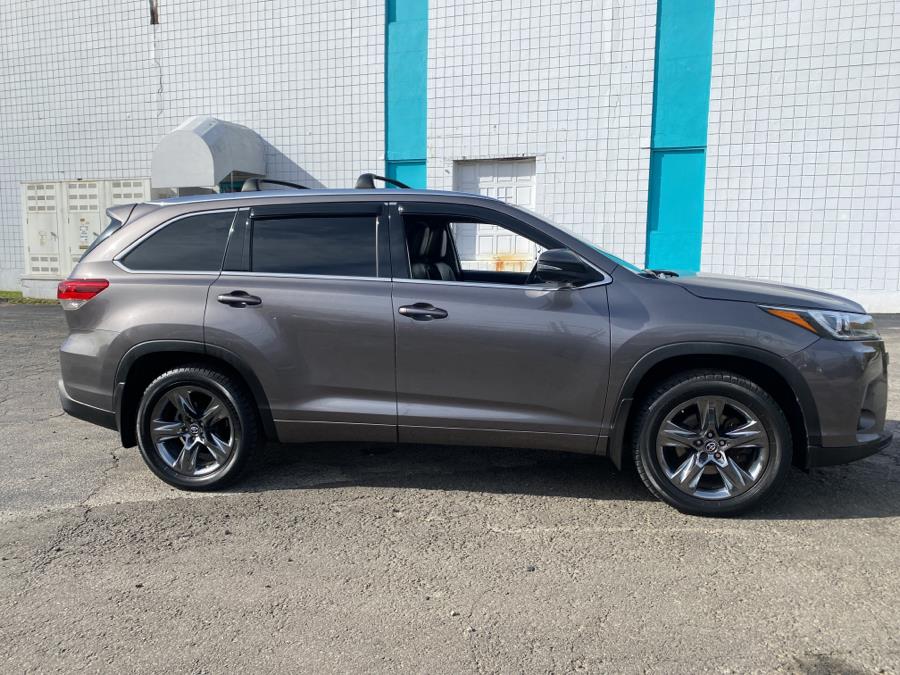 Used Toyota Highlander Limited V6 AWD (Natl) 2017 | Dealertown Auto Wholesalers. Milford, Connecticut