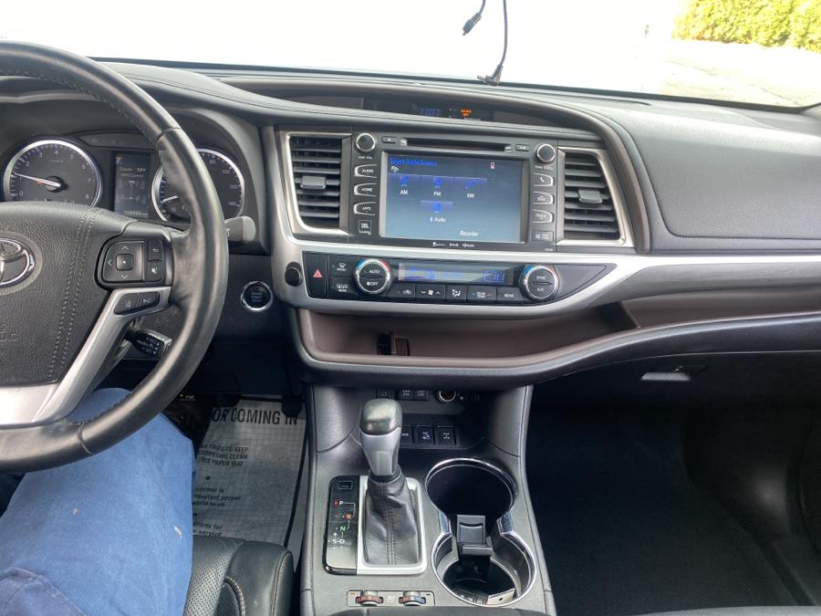 Used Toyota Highlander Limited V6 AWD (Natl) 2017 | Dealertown Auto Wholesalers. Milford, Connecticut Used Toyota Highlander Limited V6 AWD (Natl) 2017 | Dealertown Auto Wholesalers. Milford, Connecticut