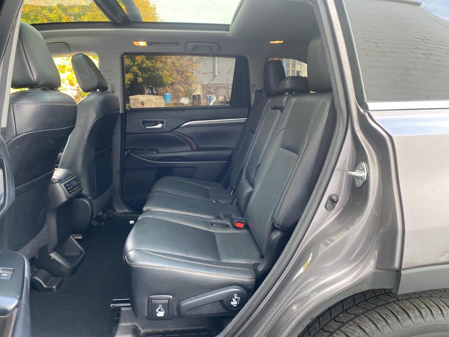 Used Toyota Highlander Limited V6 AWD (Natl) 2017 | Dealertown Auto Wholesalers. Milford, Connecticut Used Toyota Highlander Limited V6 AWD (Natl) 2017 | Dealertown Auto Wholesalers. Milford, Connecticut