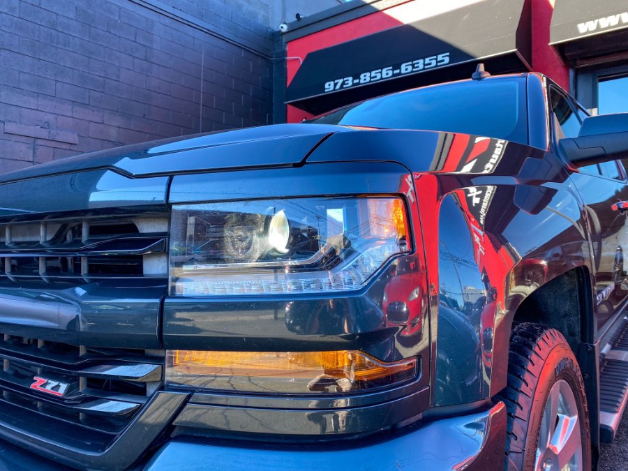 2017 Chevrolet Silverado 1500 4WD Crew Cab 153.0" LT w/1LT, available for sale in Newark, New Jersey | RT Auto Center LLC. Newark, New Jersey 2017 Chevrolet Silverado 1500 4WD Crew Cab 153.0" LT w/1LT, available for sale in Newark, New Jersey | RT Auto Center LLC. Newark, New Jersey