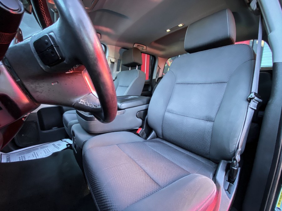 2017 Chevrolet Silverado 1500 4WD Crew Cab 153.0" LT w/1LT, available for sale in Newark, New Jersey | RT Auto Center LLC. Newark, New Jersey 2017 Chevrolet Silverado 1500 4WD Crew Cab 153.0" LT w/1LT, available for sale in Newark, New Jersey | RT Auto Center LLC. Newark, New Jersey