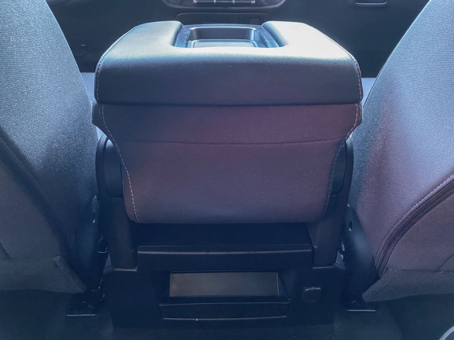 2017 Chevrolet Silverado 1500 4WD Crew Cab 153.0" LT w/1LT, available for sale in Newark, New Jersey | RT Auto Center LLC. Newark, New Jersey 2017 Chevrolet Silverado 1500 4WD Crew Cab 153.0" LT w/1LT, available for sale in Newark, New Jersey | RT Auto Center LLC. Newark, New Jersey
