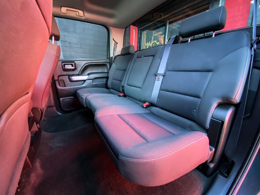 2017 Chevrolet Silverado 1500 4WD Crew Cab 153.0" LT w/1LT, available for sale in Newark, New Jersey | RT Auto Center LLC. Newark, New Jersey 2017 Chevrolet Silverado 1500 4WD Crew Cab 153.0" LT w/1LT, available for sale in Newark, New Jersey | RT Auto Center LLC. Newark, New Jersey