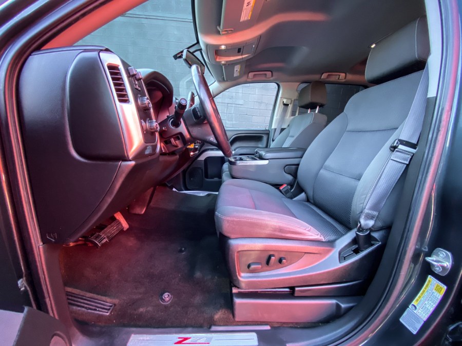 2017 Chevrolet Silverado 1500 4WD Crew Cab 153.0" LT w/1LT, available for sale in Newark, New Jersey | RT Auto Center LLC. Newark, New Jersey 2017 Chevrolet Silverado 1500 4WD Crew Cab 153.0" LT w/1LT, available for sale in Newark, New Jersey | RT Auto Center LLC. Newark, New Jersey