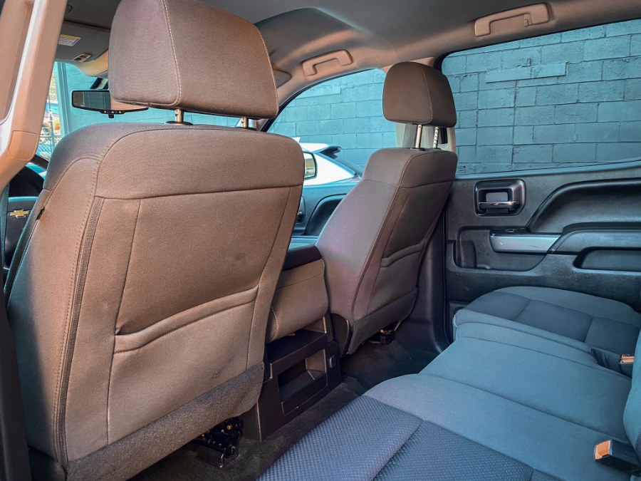 2017 Chevrolet Silverado 1500 4WD Crew Cab 153.0" LT w/1LT, available for sale in Newark, New Jersey | RT Auto Center LLC. Newark, New Jersey 2017 Chevrolet Silverado 1500 4WD Crew Cab 153.0" LT w/1LT, available for sale in Newark, New Jersey | RT Auto Center LLC. Newark, New Jersey