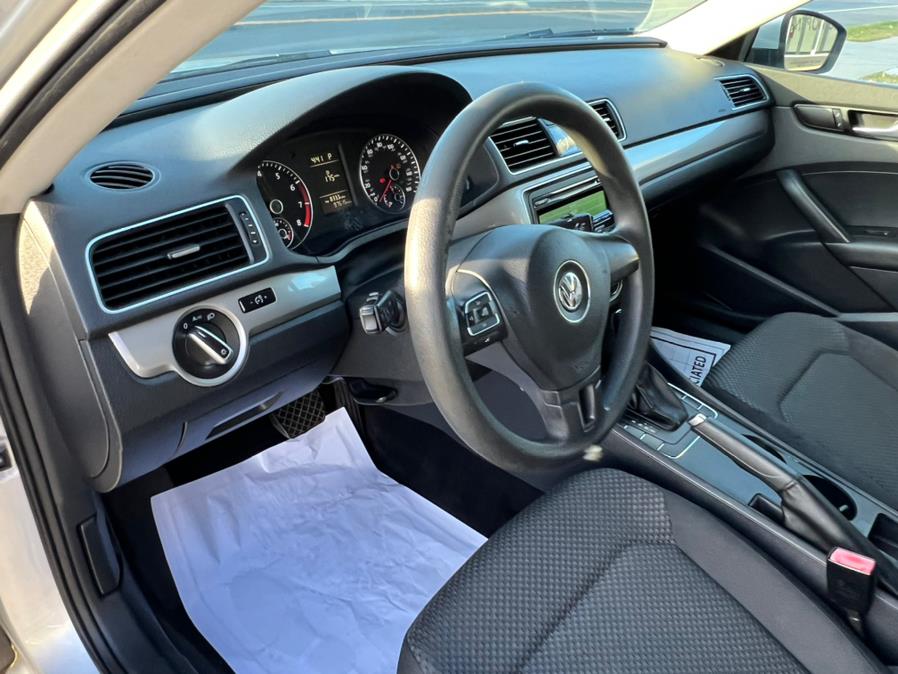 Used Volkswagen Passat 4dr Sdn 2.5L Auto S w/Appearance PZEV 2012 | House of Cars CT. Meriden, Connecticut