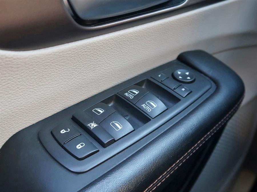2020 Chrysler Pacifica Touring L, available for sale in Great Neck, New York | Auto Expo Ent Inc.. Great Neck, New York 2020 Chrysler Pacifica Touring L, available for sale in Great Neck, New York | Auto Expo Ent Inc.. Great Neck, New York