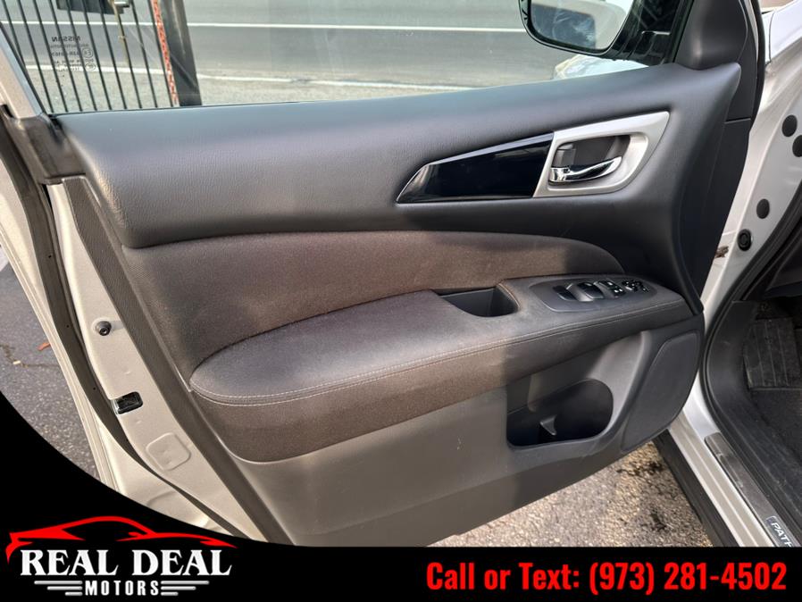 Used Nissan Pathfinder 4x4 S 2017 | Real Deal Motors. Lodi, New Jersey Used Nissan Pathfinder 4x4 S 2017 | Real Deal Motors. Lodi, New Jersey