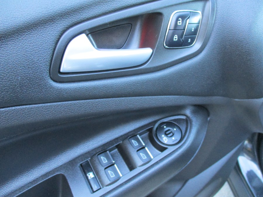 2015 Ford Escape FWD 4dr Titanium, available for sale in West Babylon, New York | New Gen Auto Group. West Babylon, New York 2015 Ford Escape FWD 4dr Titanium, available for sale in West Babylon, New York | New Gen Auto Group. West Babylon, New York
