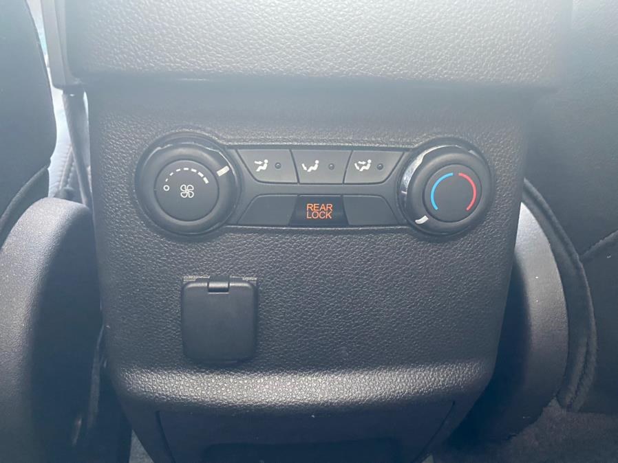 2015 Ford Explorer 4WD 4dr XLT, available for sale in Linden, New Jersey | Champion Auto Sales. Linden, New Jersey 2015 Ford Explorer 4WD 4dr XLT, available for sale in Linden, New Jersey | Champion Auto Sales. Linden, New Jersey