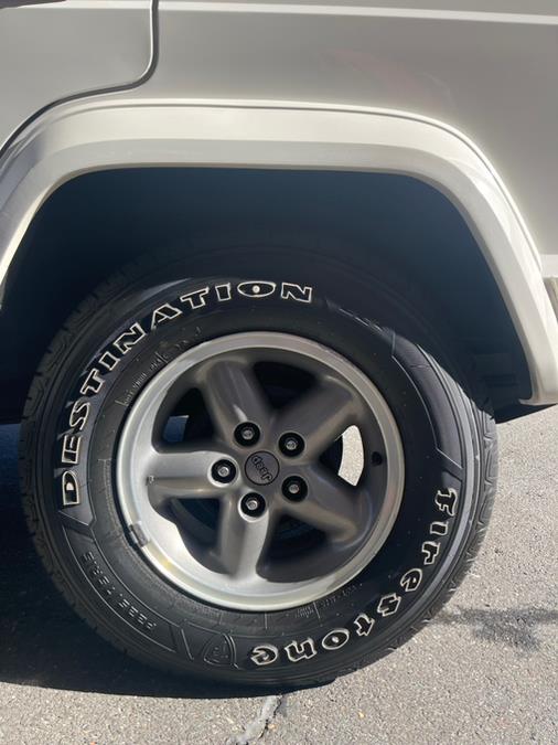 Used Jeep Cherokee 4dr Sport 4WD 1996 | Supreme Automotive. New Britain, Connecticut Used Jeep Cherokee 4dr Sport 4WD 1996 | Supreme Automotive. New Britain, Connecticut
