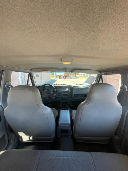 Used Jeep Cherokee 4dr Sport 4WD 1996 | Supreme Automotive. New Britain, Connecticut Used Jeep Cherokee 4dr Sport 4WD 1996 | Supreme Automotive. New Britain, Connecticut