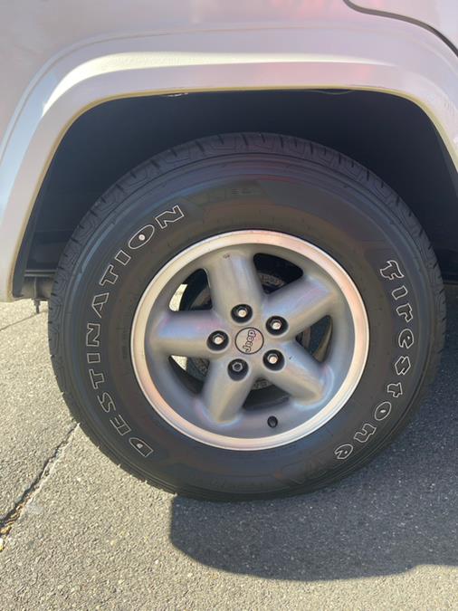Used Jeep Cherokee 4dr Sport 4WD 1996 | Supreme Automotive. New Britain, Connecticut Used Jeep Cherokee 4dr Sport 4WD 1996 | Supreme Automotive. New Britain, Connecticut