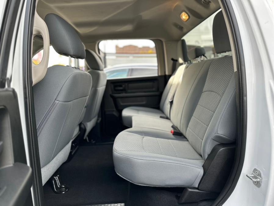 Used Ram 1500 Classic Express 4x4 Crew Cab 5''7" Box 2019 | Jamaica 26 Motors. Hollis, New York