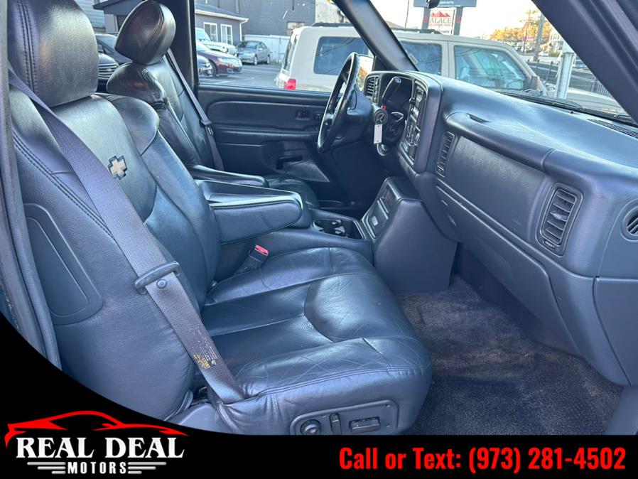 Used Chevrolet Avalanche 1500 5dr Crew Cab 130" WB 4WD 2002 | Real Deal Motors. Lodi, New Jersey Used Chevrolet Avalanche 1500 5dr Crew Cab 130" WB 4WD 2002 | Real Deal Motors. Lodi, New Jersey