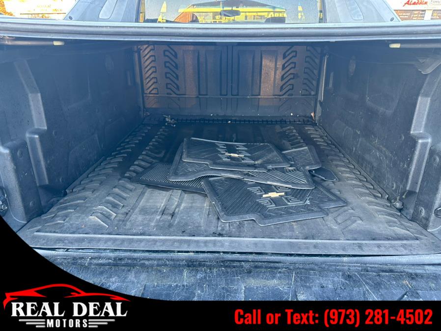 Used Chevrolet Avalanche 1500 5dr Crew Cab 130" WB 4WD 2002 | Real Deal Motors. Lodi, New Jersey Used Chevrolet Avalanche 1500 5dr Crew Cab 130" WB 4WD 2002 | Real Deal Motors. Lodi, New Jersey