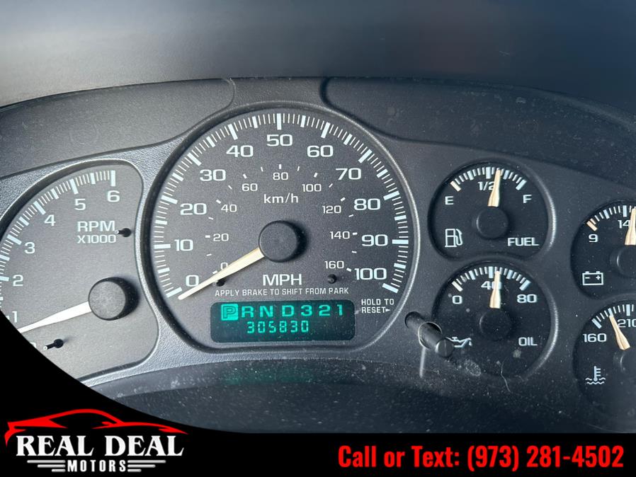 Used Chevrolet Avalanche 1500 5dr Crew Cab 130" WB 4WD 2002 | Real Deal Motors. Lodi, New Jersey Used Chevrolet Avalanche 1500 5dr Crew Cab 130" WB 4WD 2002 | Real Deal Motors. Lodi, New Jersey