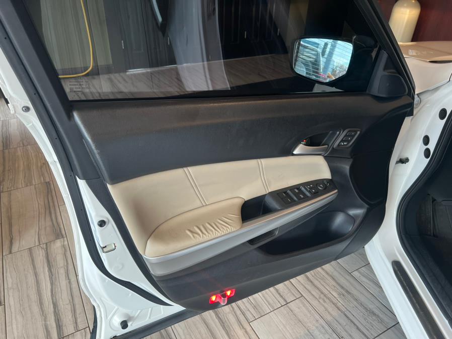 Used Honda Crosstour 4WD V6 5dr EX-L w/Navi 2014 | AutoMax. West Hartford, Connecticut Used Honda Crosstour 4WD V6 5dr EX-L w/Navi 2014 | AutoMax. West Hartford, Connecticut