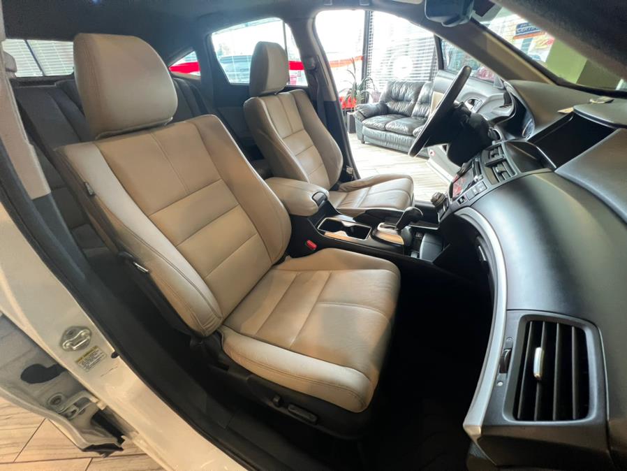 Used Honda Crosstour 4WD V6 5dr EX-L w/Navi 2014 | AutoMax. West Hartford, Connecticut Used Honda Crosstour 4WD V6 5dr EX-L w/Navi 2014 | AutoMax. West Hartford, Connecticut