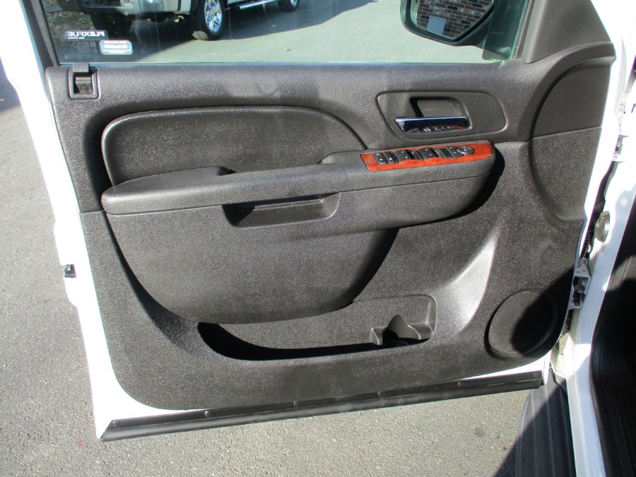 2013 GMC Yukon 4WD 4dr 1500 SLE, available for sale in Suffield, Connecticut | Suffield Auto Sales. Suffield, Connecticut 2013 GMC Yukon 4WD 4dr 1500 SLE, available for sale in Suffield, Connecticut | Suffield Auto Sales. Suffield, Connecticut