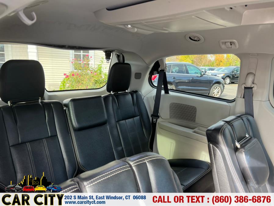 2015 Chrysler Town & Country 4dr Wgn Touring, available for sale in East Windsor, Connecticut | Car City LLC. East Windsor, Connecticut 2015 Chrysler Town & Country 4dr Wgn Touring, available for sale in East Windsor, Connecticut | Car City LLC. East Windsor, Connecticut