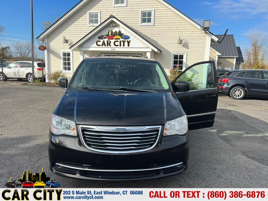 2015 Chrysler Town & Country 4dr Wgn Touring, available for sale in East Windsor, Connecticut | Car City LLC. East Windsor, Connecticut 2015 Chrysler Town & Country 4dr Wgn Touring, available for sale in East Windsor, Connecticut | Car City LLC. East Windsor, Connecticut